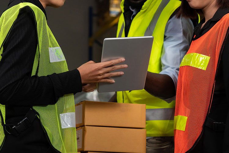 Warehouse-Workers-01 Reverse Logistic Solutions